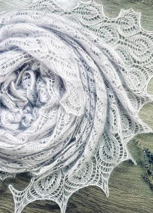 Ажурный палантин жемчужно-серый