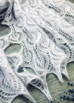 Ажурный палантин жемчужно-серый