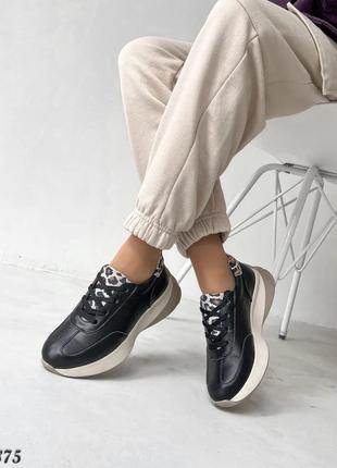 Трендовые женские кроссовки черного цвета с леопардовыми вставками3 фото