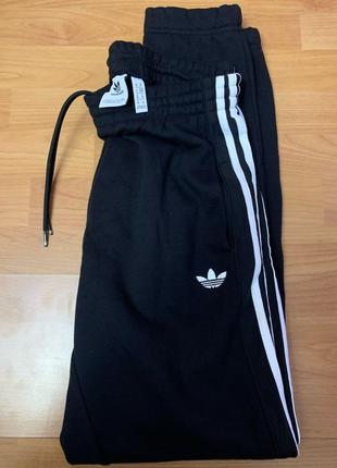 Спортивні штани adidas original1 фото