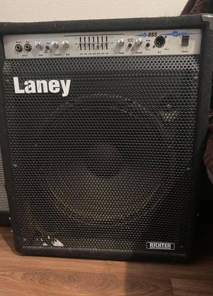 Басовий комбопідсилювач laney rb8