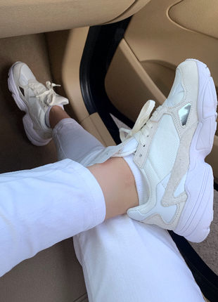 Кросівки жіночі adidas falcon white1 фото