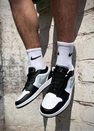 Чоловічі кросівки nike air jordan 1 low black white grey1 фото