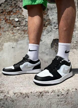 Чоловічі кросівки nike air jordan 1 low black white grey4 фото