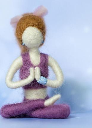 Кукла йога по фото или описанию. декор для йога студии. валяная из шерсти портретная кукла.3 фото