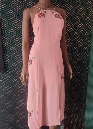 Платье с вышивкой
