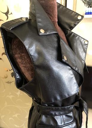 Жилетка шкіряна