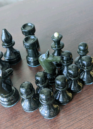 Дерев'яні шахи2 фото