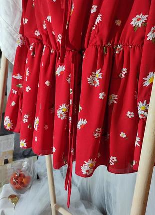 Червона блузка з квітковим принтом4 фото