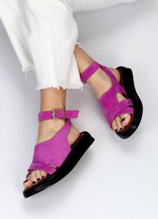 Трендовые женские босоножки натуральная замша с ремешком застежкой замшевые сандалии закрытый верх закрученные фуксия4 фото