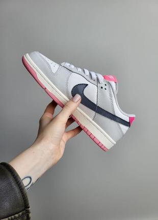 Жіночі кросівки nike sb dunk low pink grey4 фото