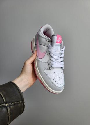 Жіночі кросівки nike sb dunk low pink grey2 фото