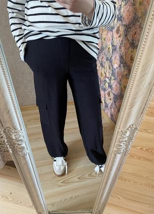 Новые чёрные очень модные стильные широкие брюки карго снизу на кулисках 46-50 р