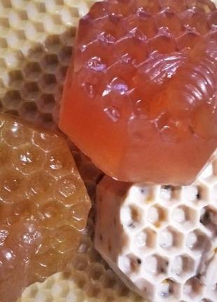 Мило з бджолинопродуктів