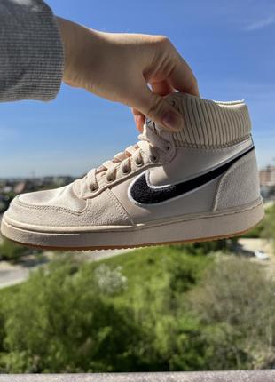 Нові високі кросівки nike