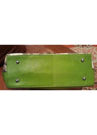 Стильна модна сумка під шкіру змії зеленого кольору3 фото