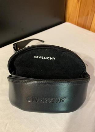 Сонцезахисні окуляри givenshy5 фото