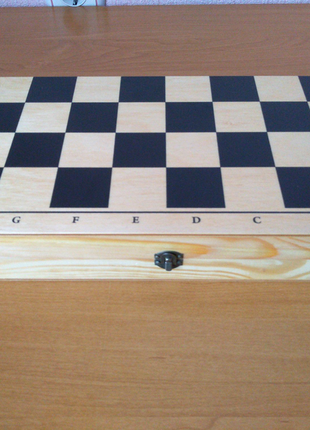 Шахово-шашкова деревяна дошка1 фото