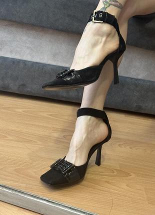 Босоніжки туфлі сандалі на каблуку фірмові