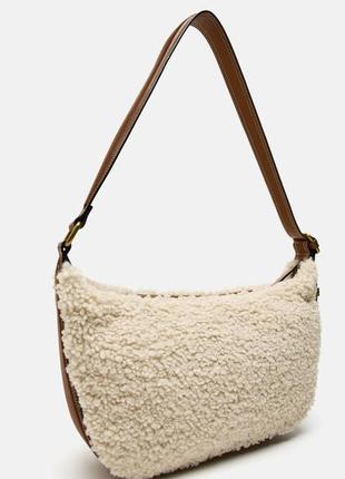 Zara сумка с плечевым ремнем из искусственной овчины4 фото