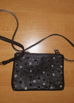 Женская черная сумочка с бусинками.1 фото