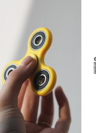 Спиннер fidget spinner желтый3 фото