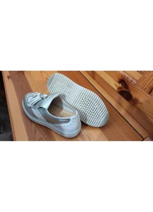 Черевички туфлі для дівчинки geox розмір 30 шкіра3 фото