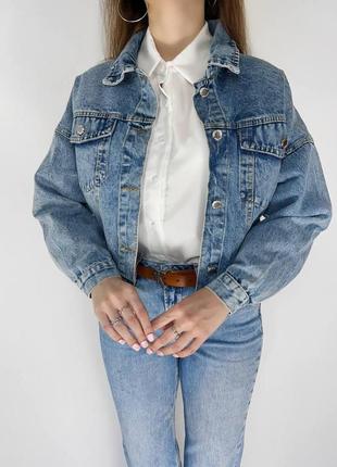 Голубая джинсовая куртка оверсайз с вышивкой на спине 42/44