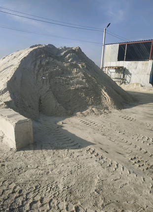 Пісок, щебінь, відсів, сипучі матеріали для будівництва.