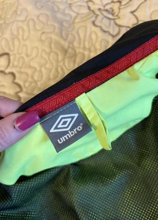 Ветровка спортивная классная umbro яркая стильная практичная модная8 фото