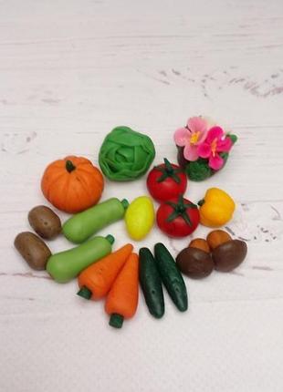 Овощи и фрукты из полимерной глины. игрушечная еда. миниатюрные овощи и фрукты