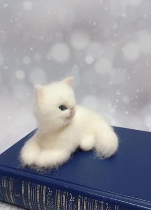 Игрушка белая кошка. белый кот. фигурка кота. кот валяный. валяная кошка.5 фото