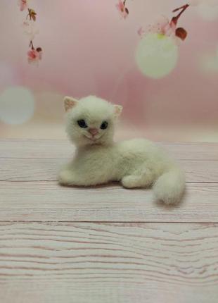 Іграшка білий котик. біла кішка. котик валяний. валяні іграшки3 фото