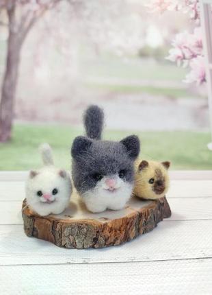 Игрушки валяные котики. котята. котенок серый, рыжий, черный. сувенир котик. котики из шерсти5 фото