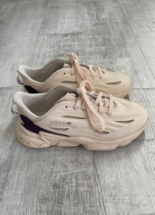 Новые кроссовки adidas ozweego