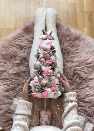 Елка декоравтивна кремо-розовых цветах.