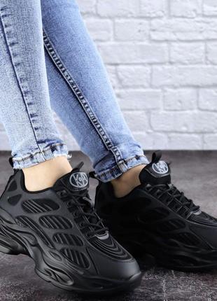Стильні жіночі кросівки cleo чорні4 фото