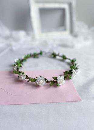 Белый венок с розами для первого причастия и невесте.1 фото