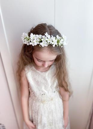 Білий вінок для першого причастя і нареченій.вінок з дрібними квітами