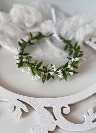 Венок с маленькими цветами для первого причастия и невесте.