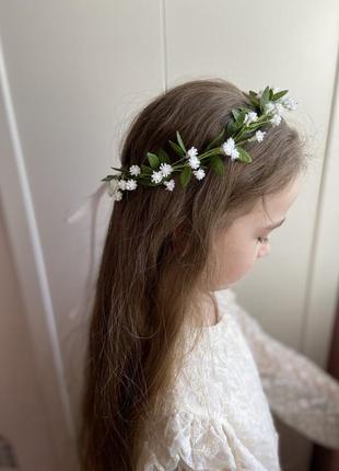Венок с маленькими цветами для первого причастия и невесте.