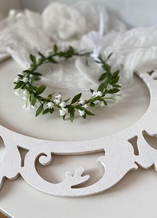 Венок с маленькими цветами для первого причастия и невесте.