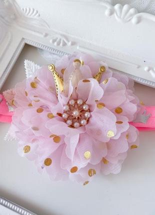 Повязочка квіточка з короною ніжно рожева4 фото