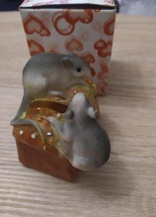 Подарункова скарбничка статуетка мишки з сиром3 фото