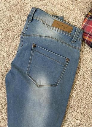 Актуальные джинсы скинни рваные No375 фото