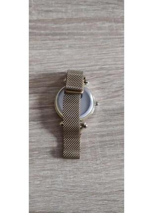 Жіночий наручний годинник золотистий4 фото