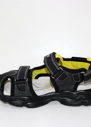 Детские черно-желтые летние сандалии на липучках для мальчика с закрытым носком, светящаяся обувь на лето6 фото