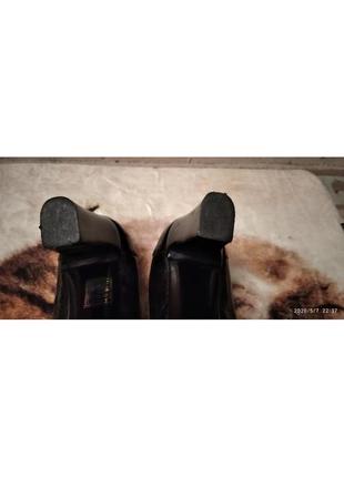 Класичні туфлі чорного кольору з натуральною шкірою від calisto i