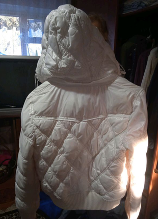 Жіноча біла весняна курточка3 фото