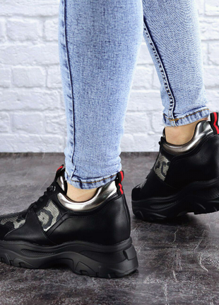 Жіночі стильні чорні кросівки на танкетці wilson 20853 фото